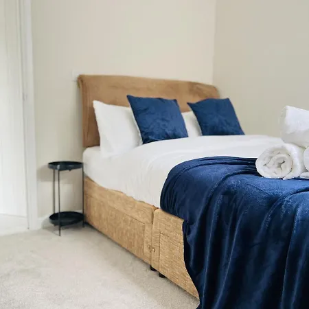 Citrine Apartments: Modern Racer's Retreat with Parking Newmarket  Exterior photo