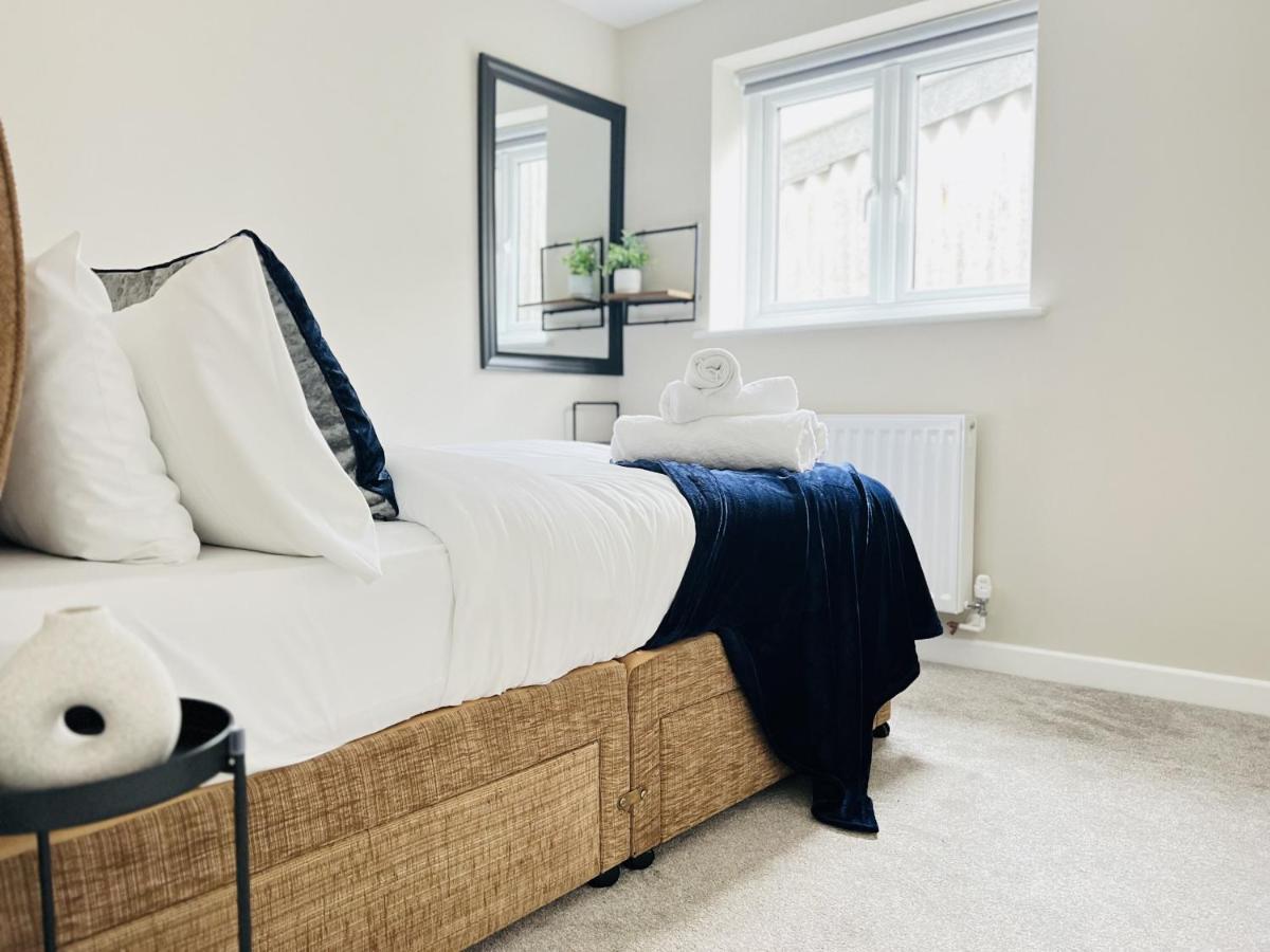 Citrine Apartments: Modern Racer's Retreat With Parking Apartment