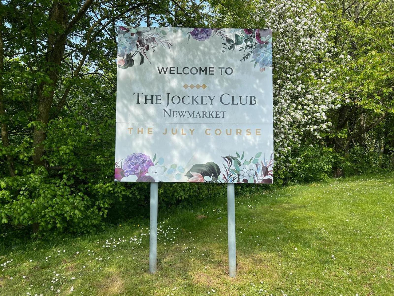Citrine Apartments: Modern Racer's Retreat With Parking Apartment Newmarket (Suffolk)
