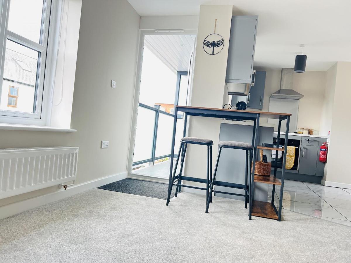 Citrine Apartments: Modern Racer's Retreat With Parking Newmarket (Suffolk)